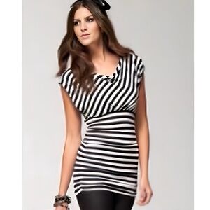 Bebe Black White Striped Sleeveless Top Sexy Stretchy Sleeveless Size M Tunic